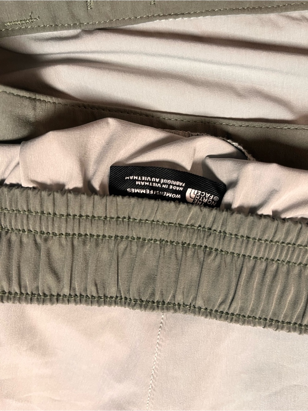The North Face Women's Skort in Light Gray with Cargo Pocket - Picture 9 of 12
